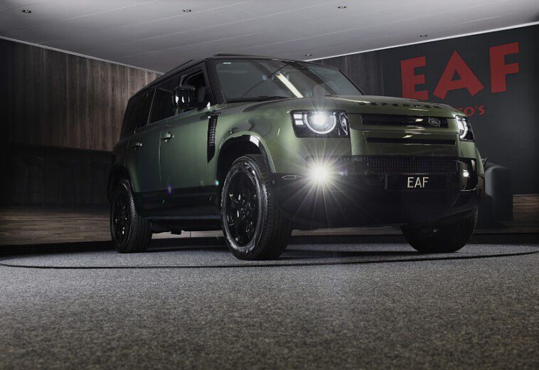 Land Rover Defender 110 2.0 P300e 110 X-Dynamic SE Automaat